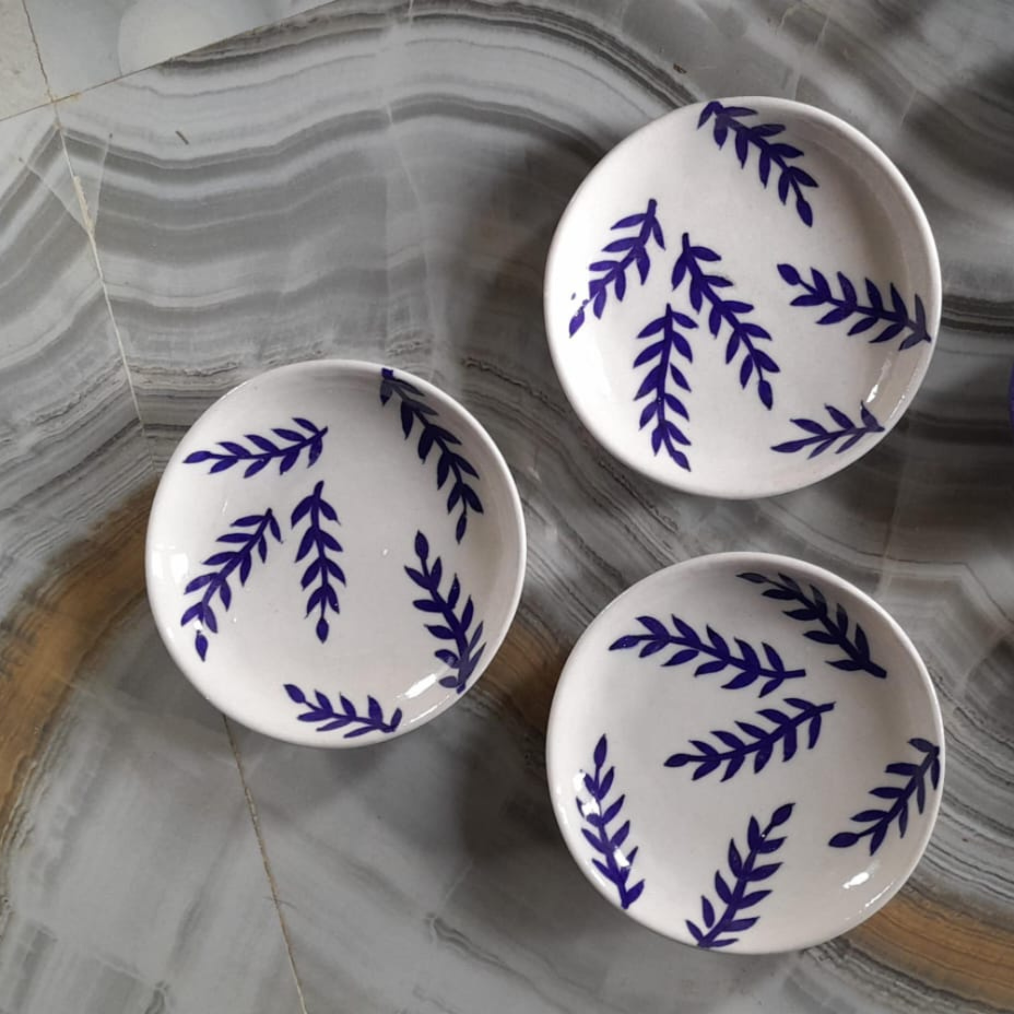 6 Inch Blue Pottery Wall Plate – Leaf Design